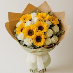 Ramo de girasoles y rosas